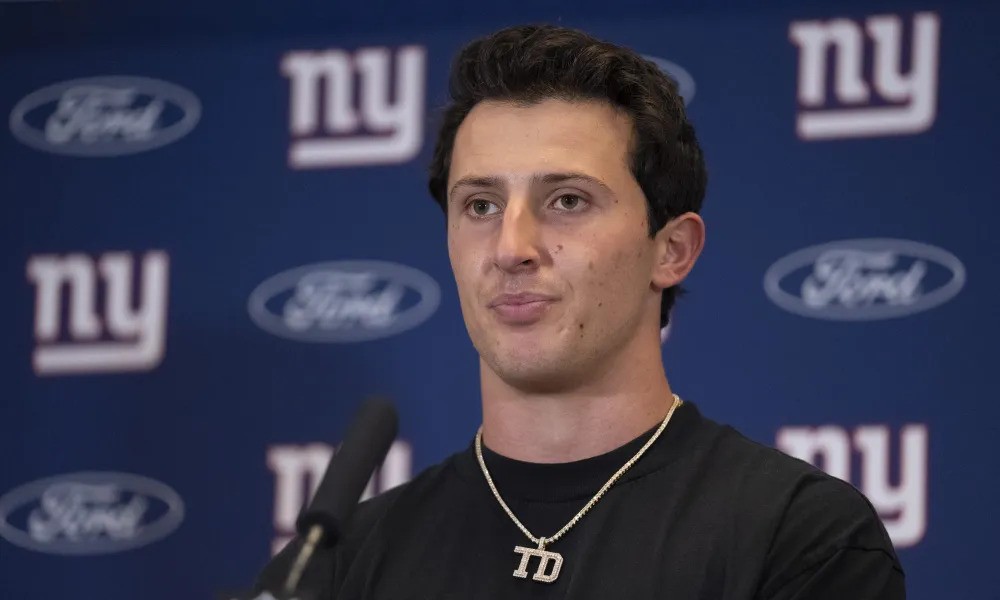 GIANTS MAKE QB SWITCH FROM TOMMY DEVITO TO TYROD