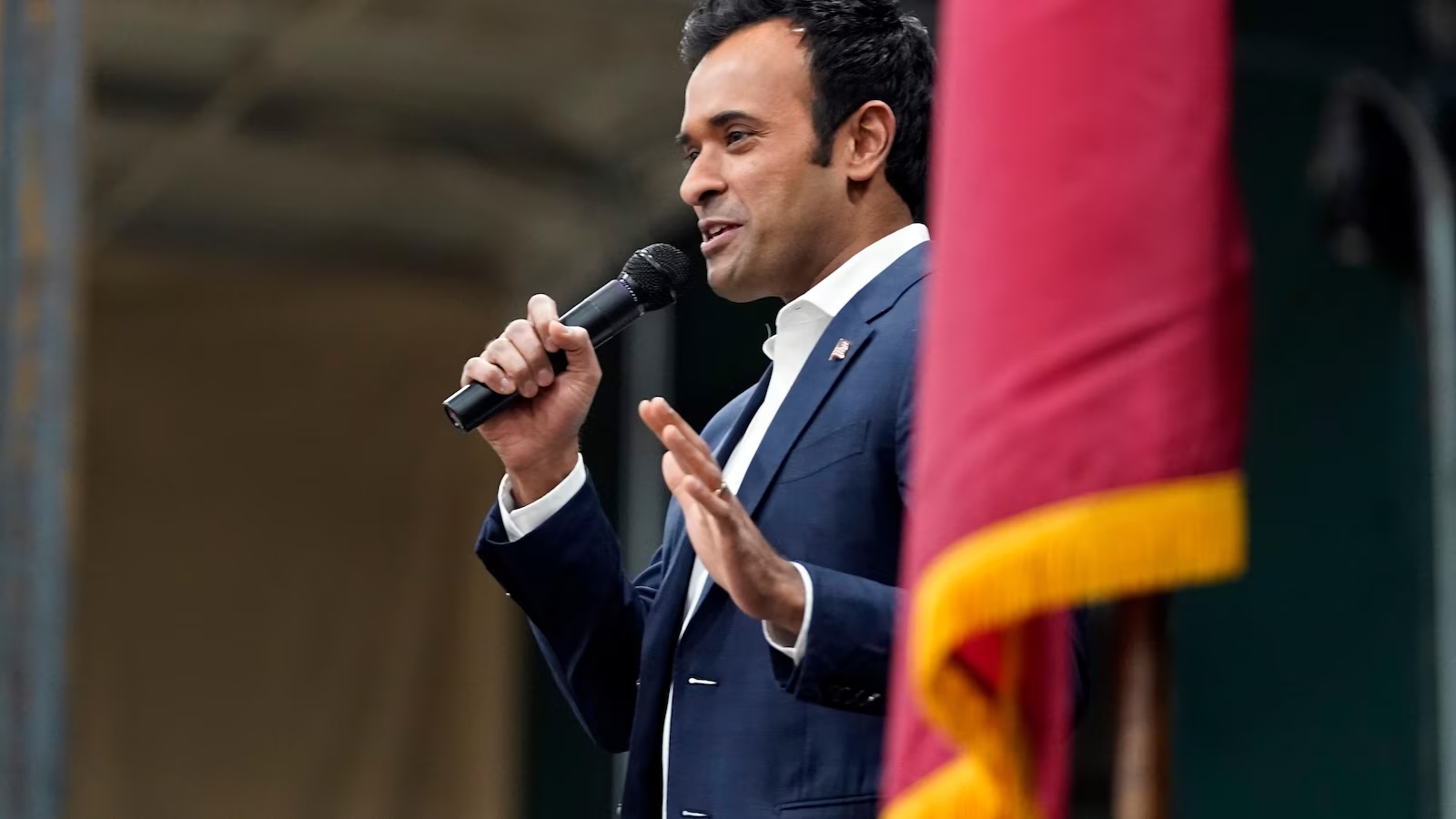 VIVEK RAMASWAMY DROPS OUT OF THE RACE AND ENDORSES DONALD TRUMP