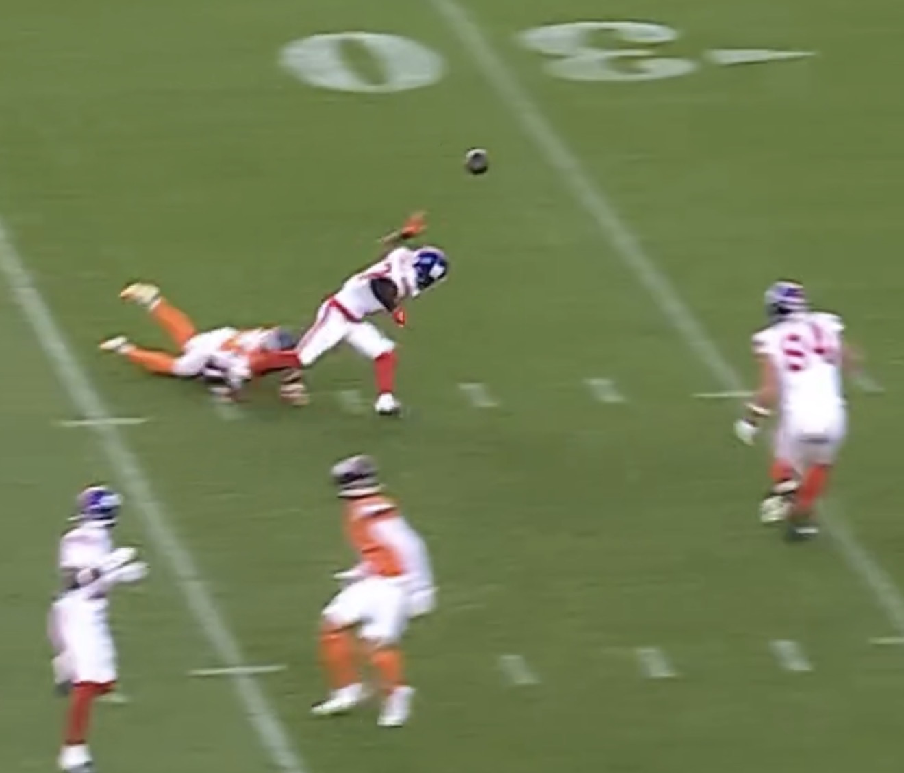 BRONCOS STUN GIANTS 33–32 AFTER WILD FINISH IN DENVER