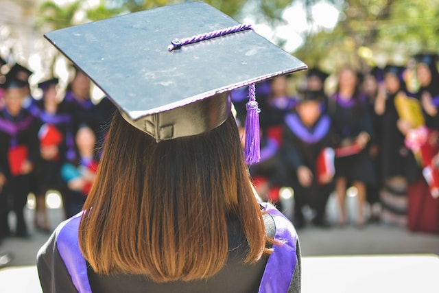 NEARLY HALF OF US EMPLOYERS PLAN TO DROP  THE BACHELOR’S DEGREE REQUIREMENT FOR JOBS IN 2024